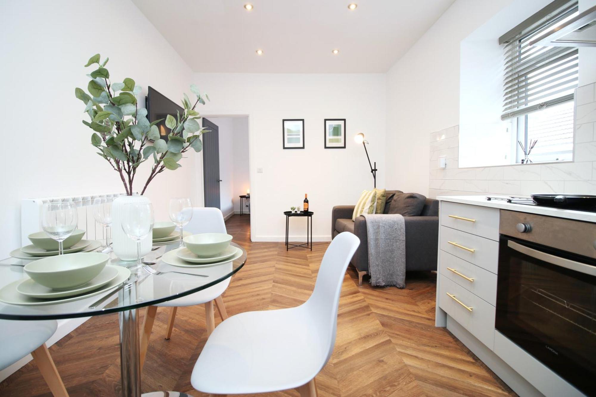 Fully Equipped Kitchen, Parking, City Centre Swansea Kültér fotó