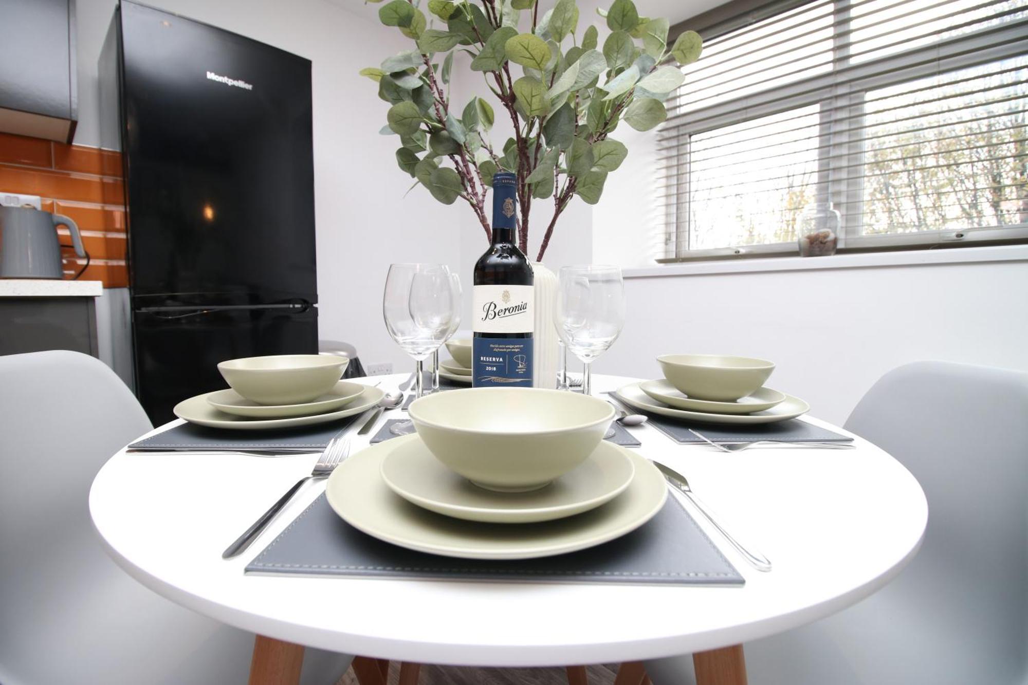 Fully Equipped Kitchen, Parking, City Centre Swansea Kültér fotó