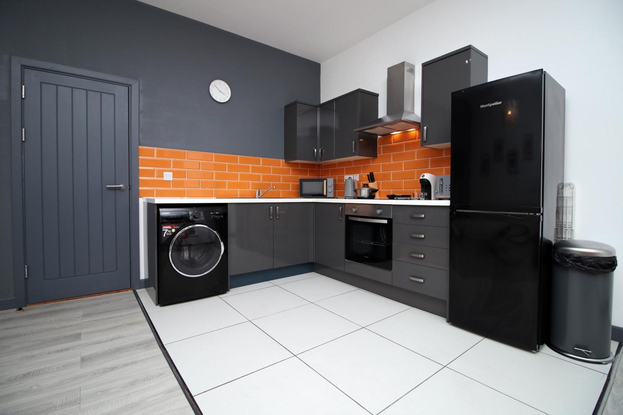 Fully Equipped Kitchen, Parking, City Centre Swansea Kültér fotó