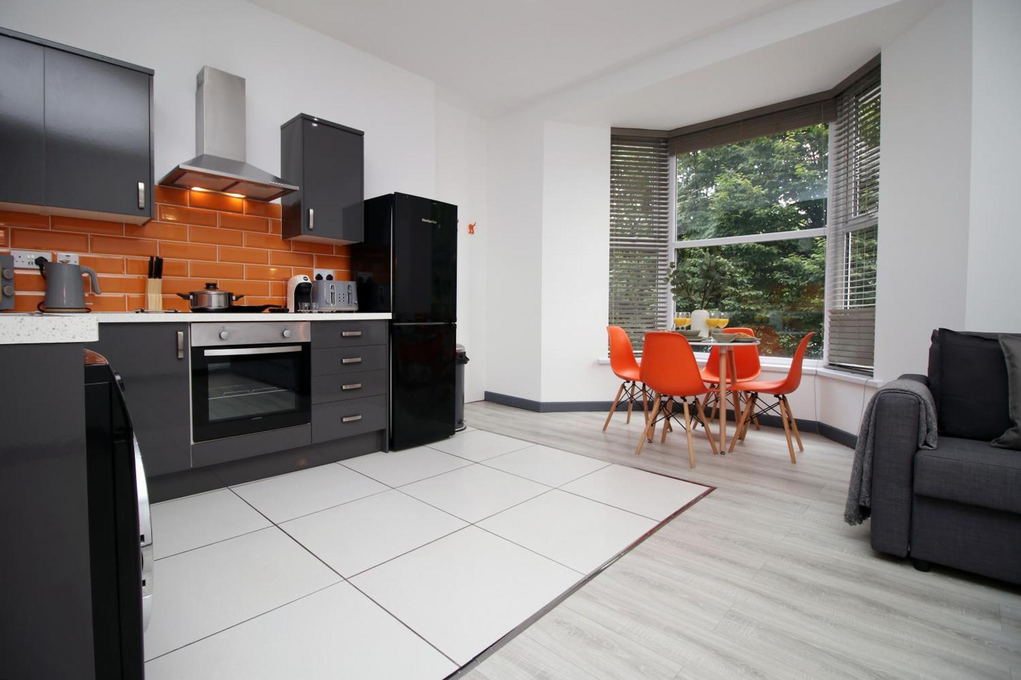 Fully Equipped Kitchen, Parking, City Centre Swansea Kültér fotó