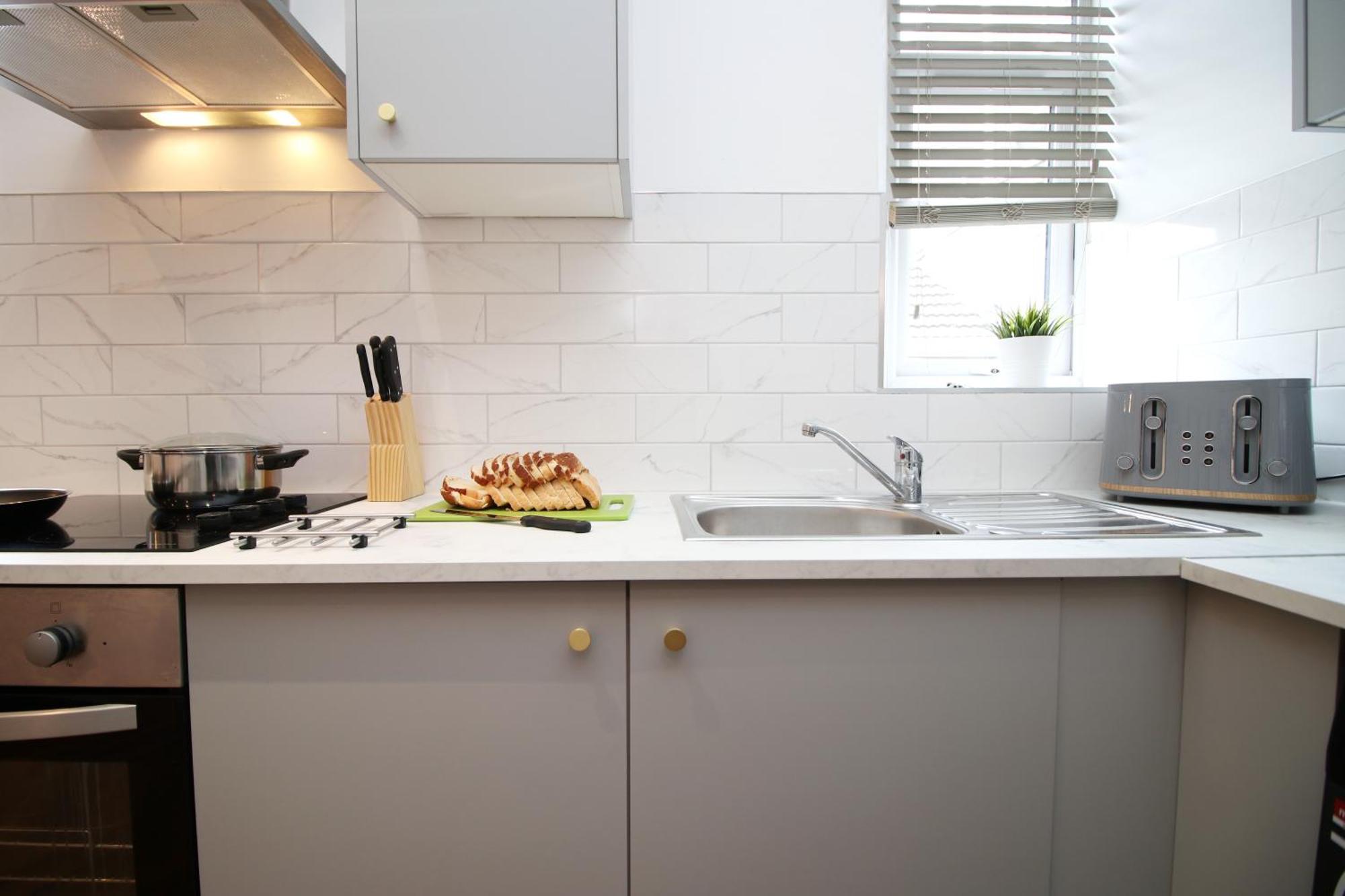 Fully Equipped Kitchen, Parking, City Centre Swansea Kültér fotó