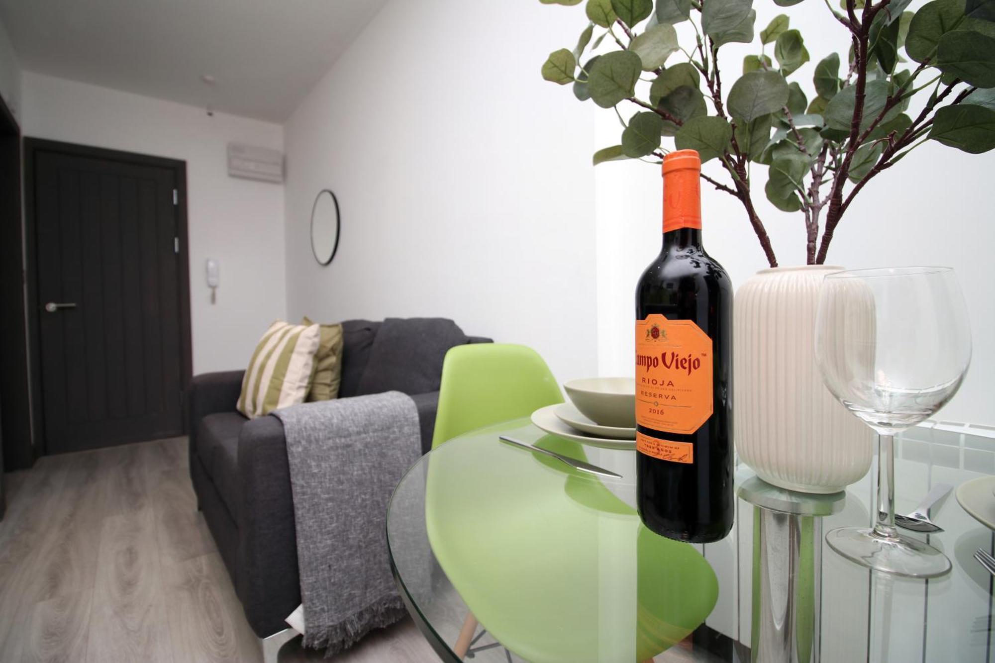 Fully Equipped Kitchen, Parking, City Centre Swansea Kültér fotó