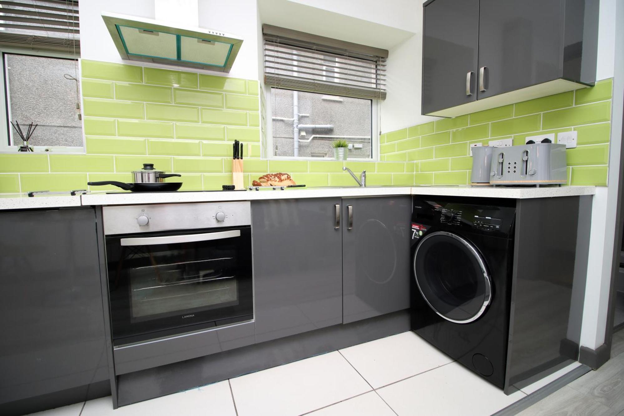 Fully Equipped Kitchen, Parking, City Centre Swansea Kültér fotó