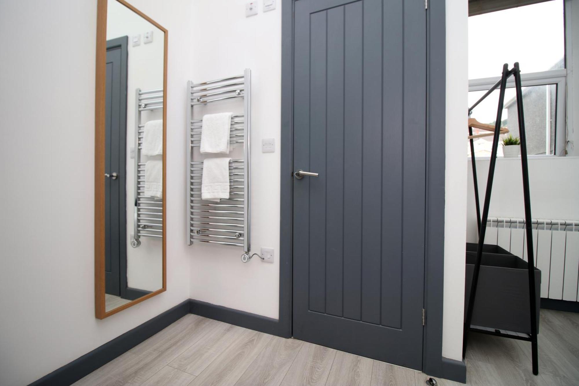 Fully Equipped Kitchen, Parking, City Centre Swansea Kültér fotó
