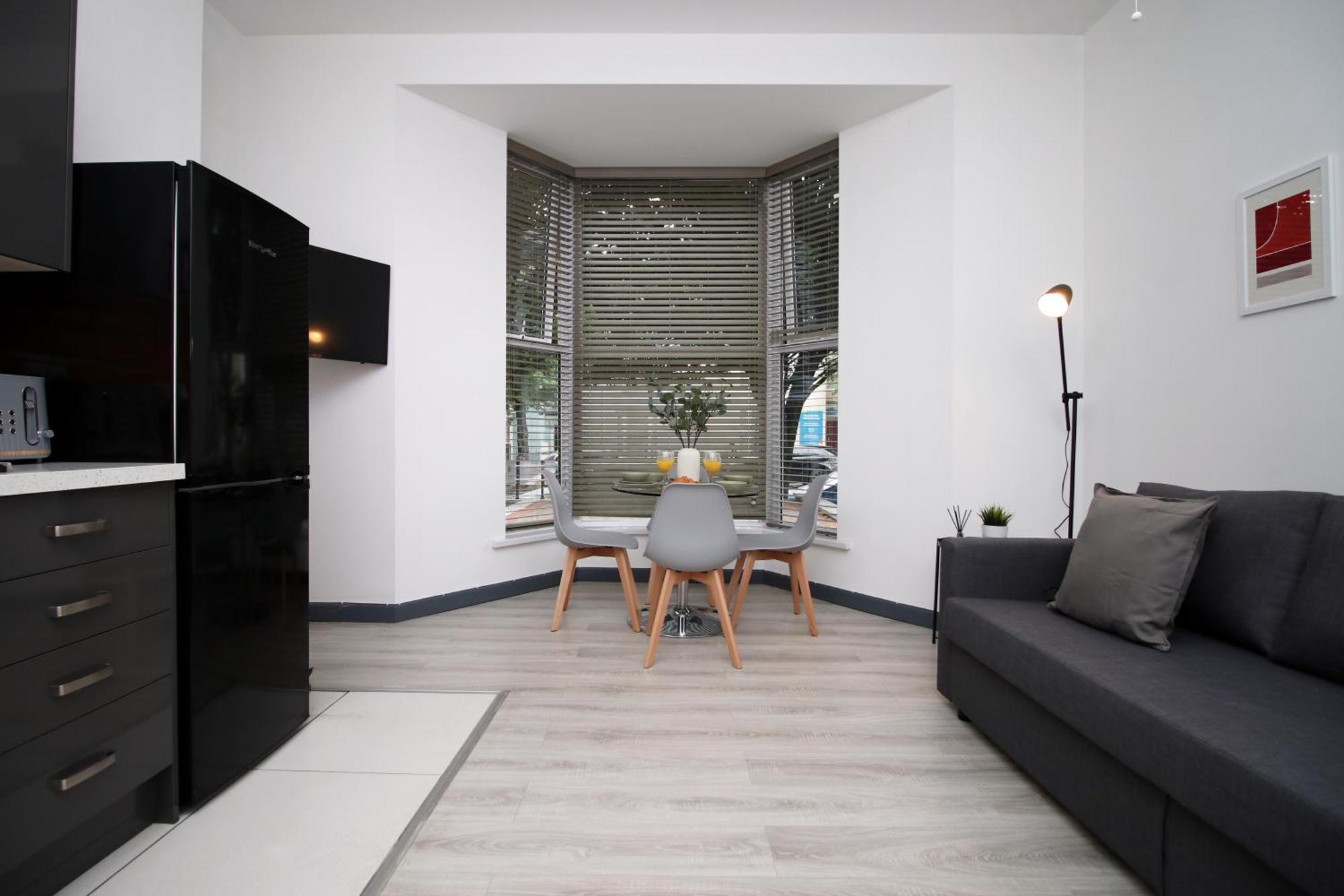 Fully Equipped Kitchen, Parking, City Centre Swansea Kültér fotó