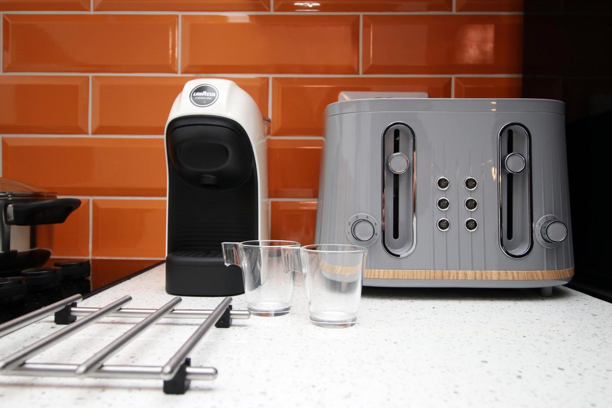 Fully Equipped Kitchen, Parking, City Centre Swansea Kültér fotó