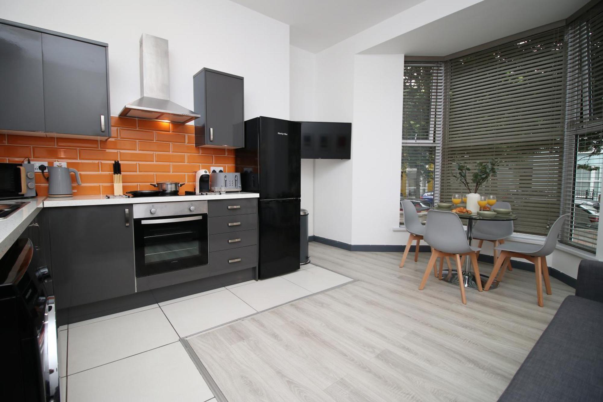Fully Equipped Kitchen, Parking, City Centre Swansea Kültér fotó